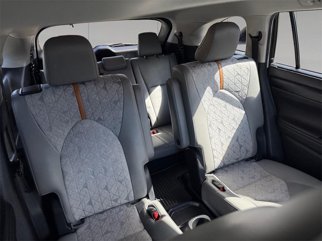 used 2023 Toyota Highlander Hybrid car, priced at $39,424