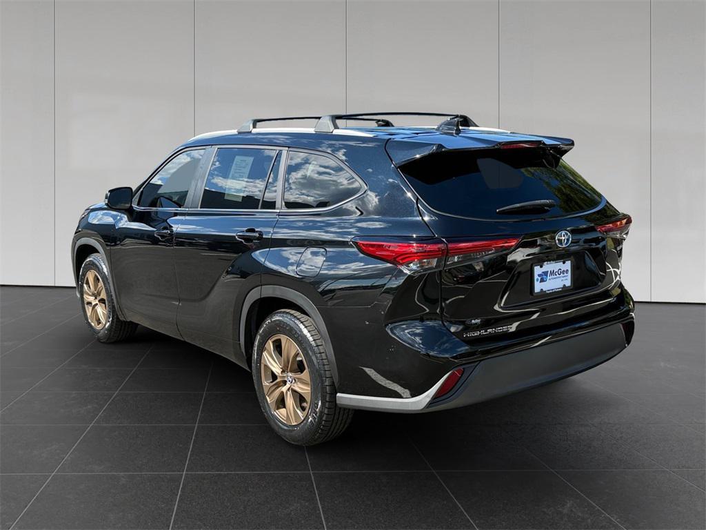 used 2023 Toyota Highlander Hybrid car, priced at $39,424
