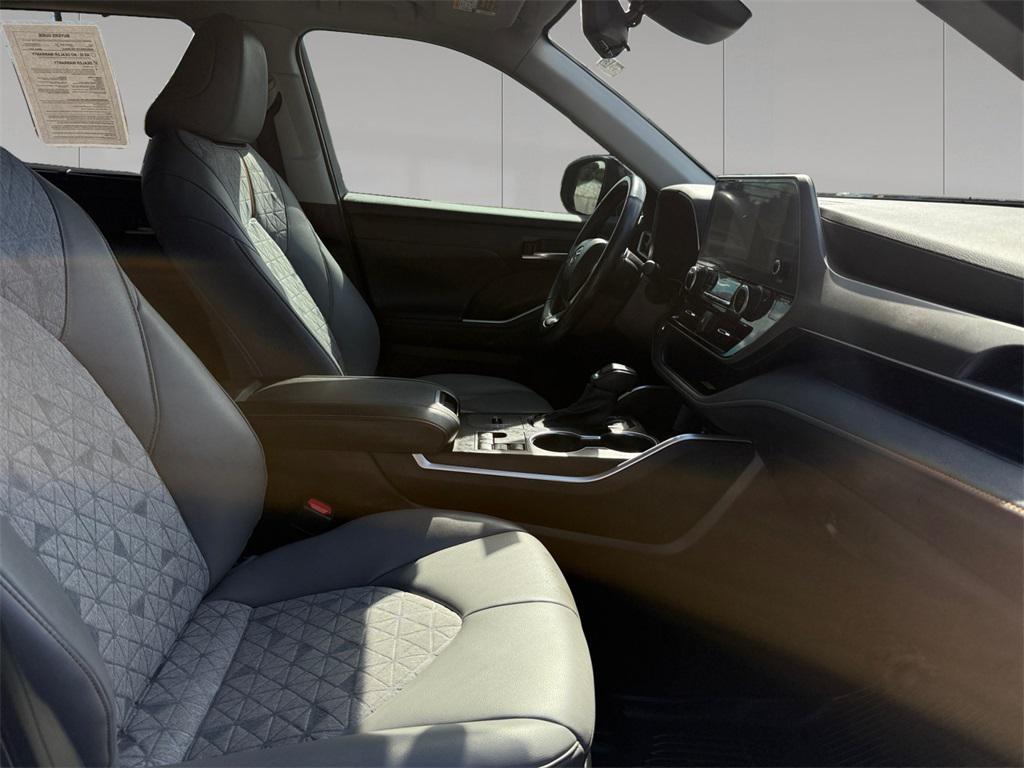 used 2023 Toyota Highlander Hybrid car, priced at $39,424