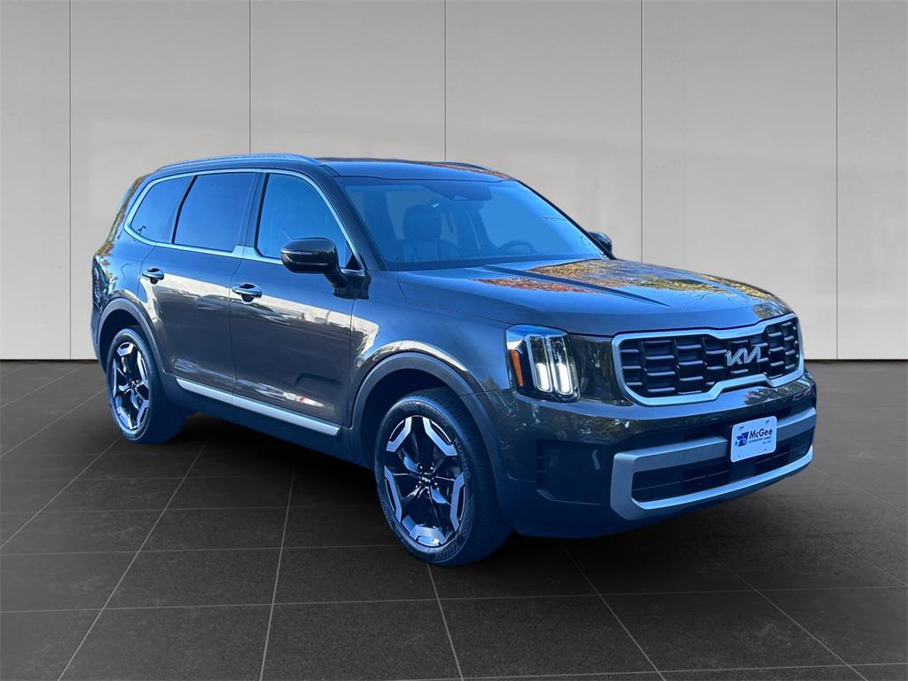 used 2023 Kia Telluride car, priced at $32,291