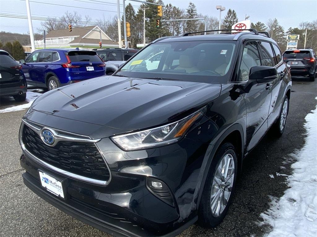 used 2022 Toyota Highlander Hybrid car, priced at $43,581