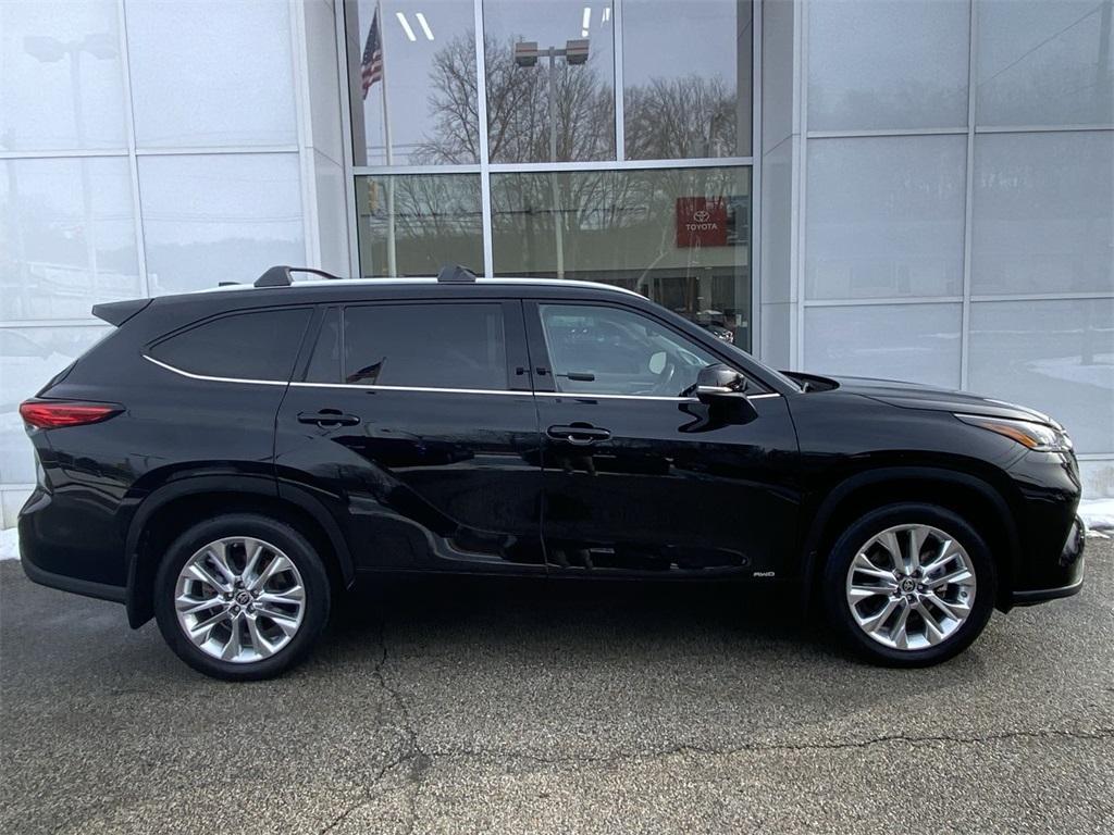 used 2022 Toyota Highlander Hybrid car, priced at $43,581