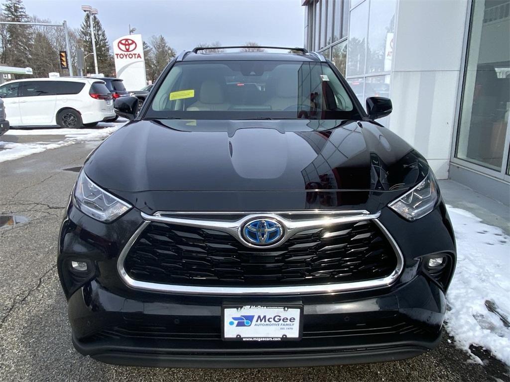 used 2022 Toyota Highlander Hybrid car, priced at $43,581