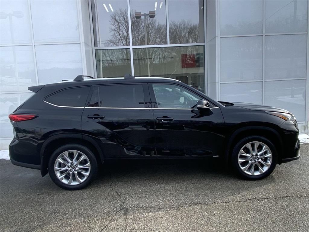 used 2022 Toyota Highlander Hybrid car, priced at $43,581