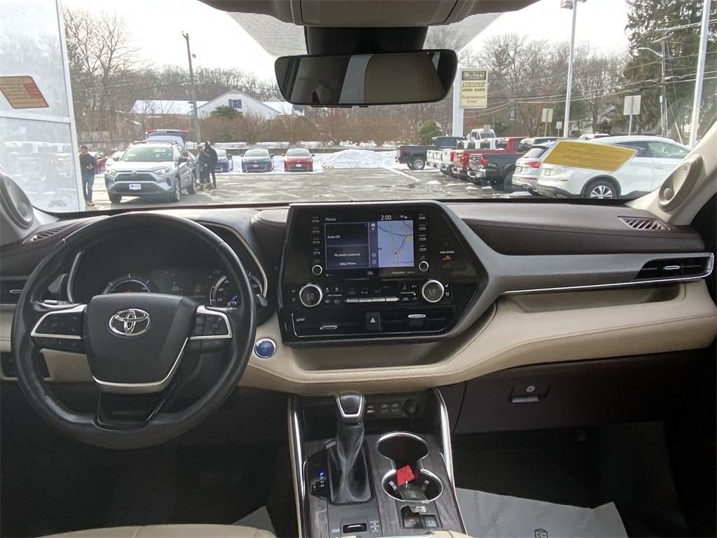 used 2022 Toyota Highlander Hybrid car, priced at $43,581