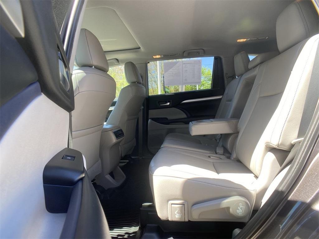 used 2019 Toyota Highlander car, priced at $24,997