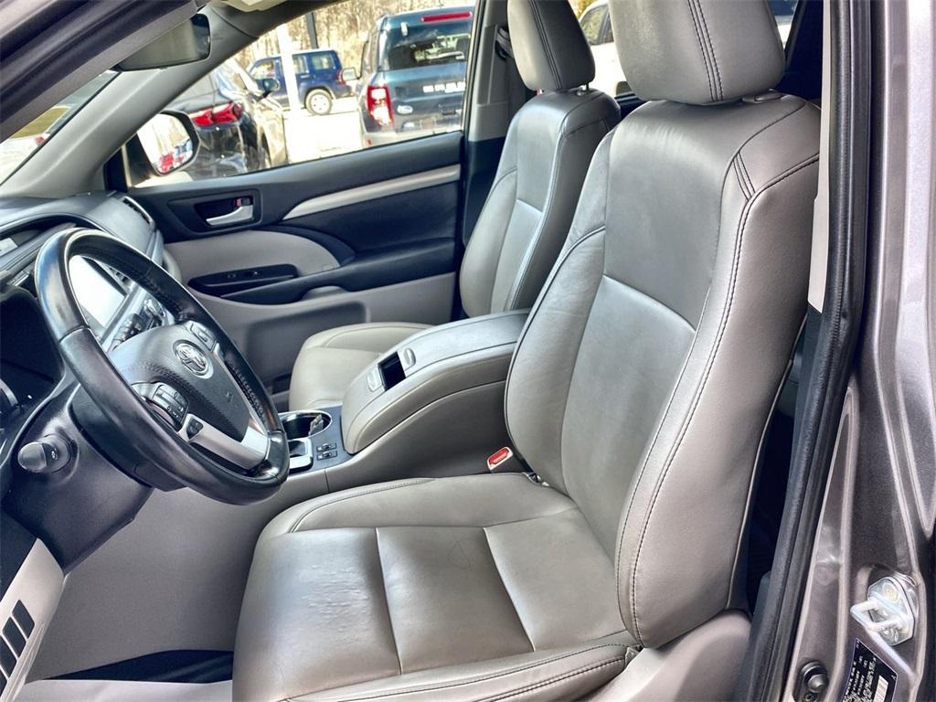 used 2019 Toyota Highlander car, priced at $24,997