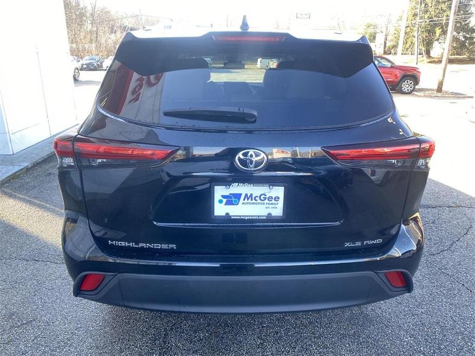 used 2022 Toyota Highlander car, priced at $34,671