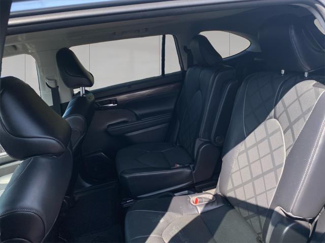 used 2022 Toyota Highlander car, priced at $41,995