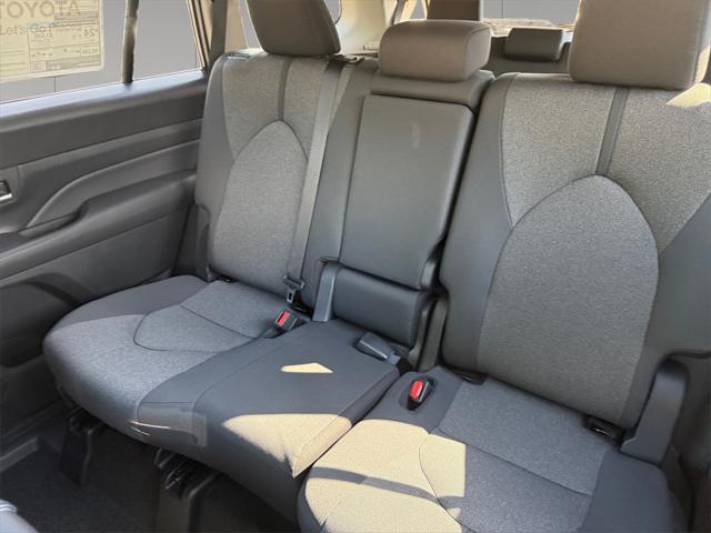 new 2025 Toyota Highlander car, priced at $43,003