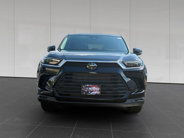 new 2025 Toyota Highlander car, priced at $43,003