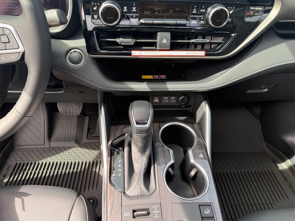 new 2025 Toyota Highlander car, priced at $54,242