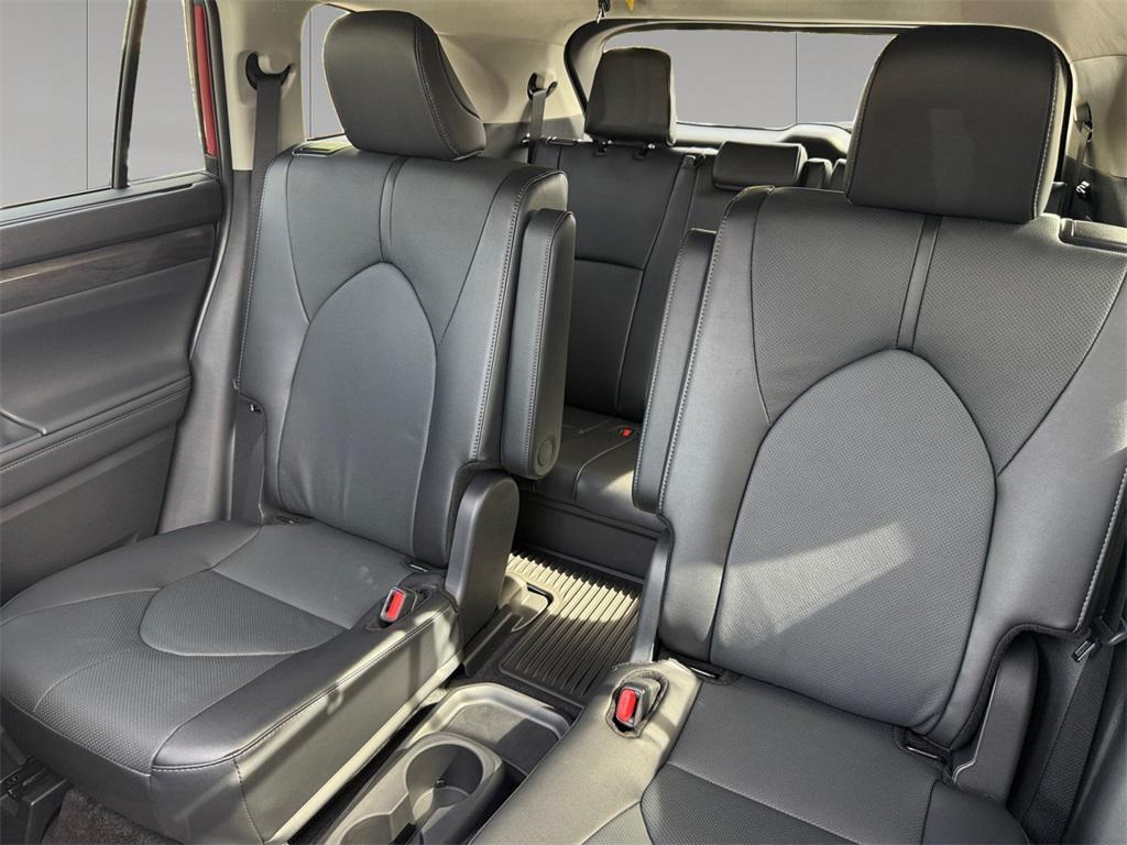 new 2025 Toyota Highlander car, priced at $54,242