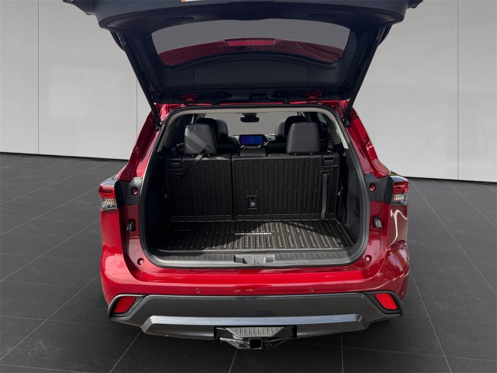 new 2025 Toyota Highlander car, priced at $54,242