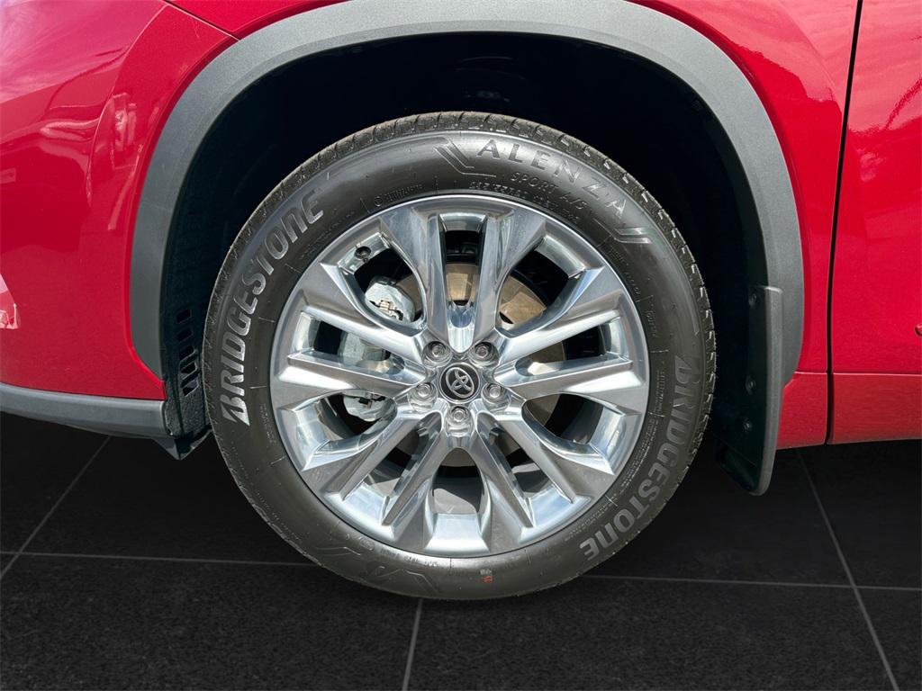 new 2025 Toyota Highlander car, priced at $54,242