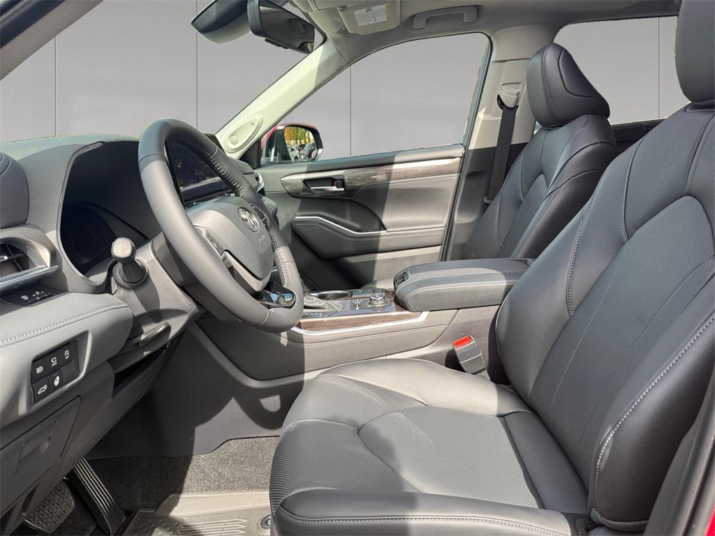 new 2025 Toyota Highlander car, priced at $54,242