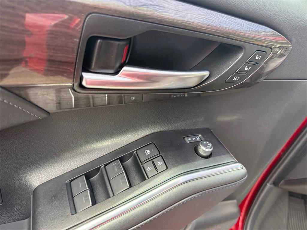 new 2025 Toyota Highlander car, priced at $54,242