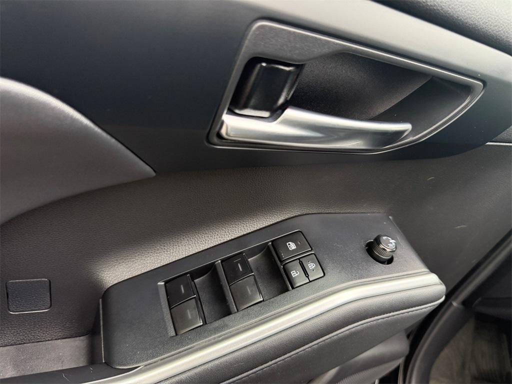 used 2022 Toyota Highlander car, priced at $34,364