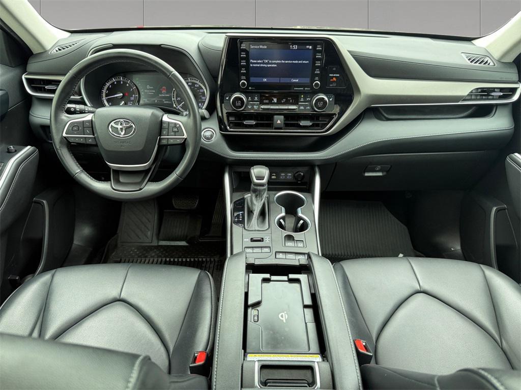 used 2022 Toyota Highlander car, priced at $34,364