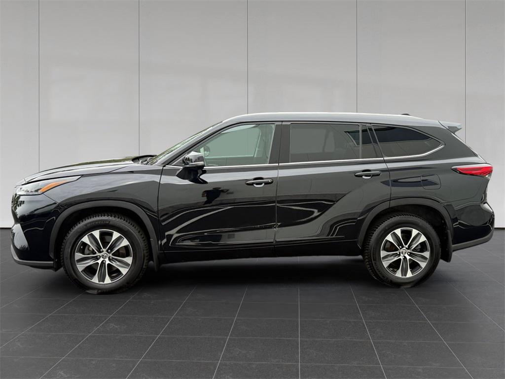 used 2022 Toyota Highlander car, priced at $34,364