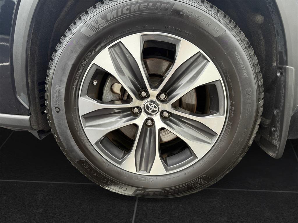 used 2022 Toyota Highlander car, priced at $34,364