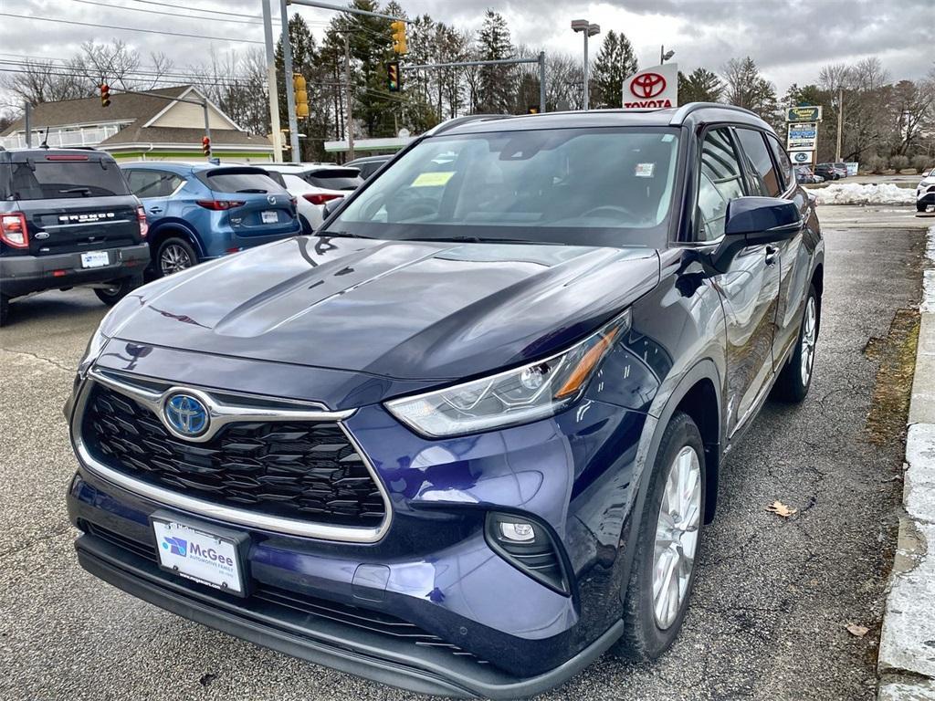 used 2023 Toyota Highlander Hybrid car, priced at $46,991