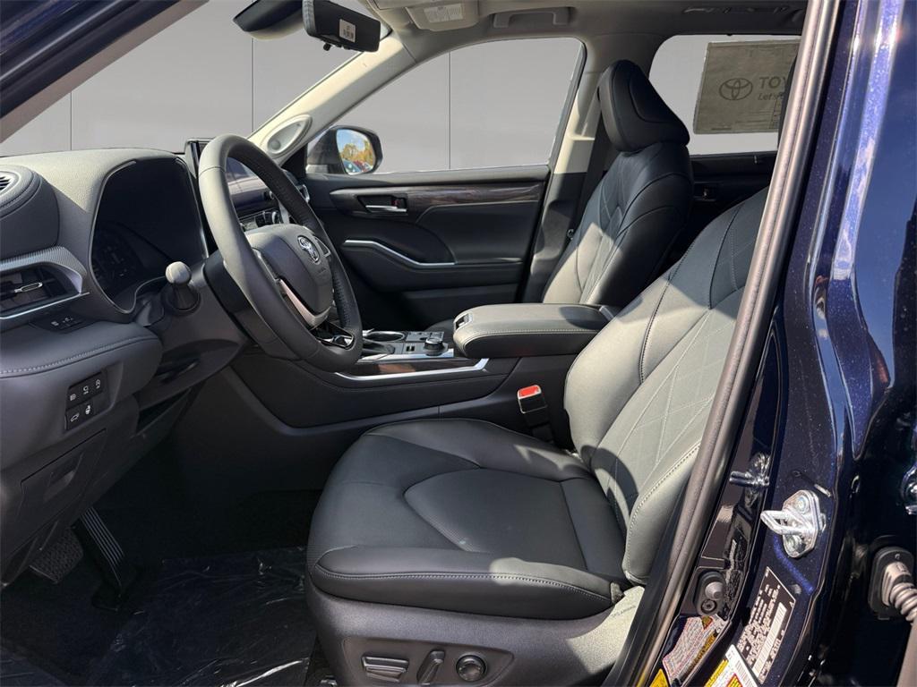new 2025 Toyota Highlander car, priced at $56,287