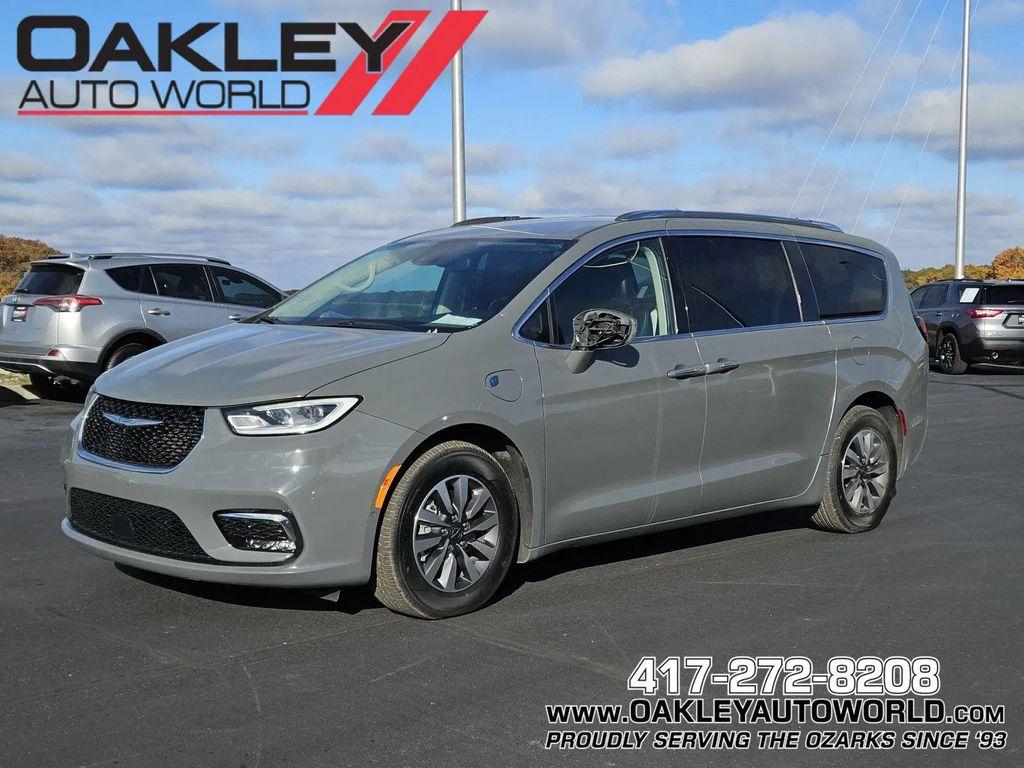 used 2021 Chrysler Pacifica Hybrid car, priced at $22,728