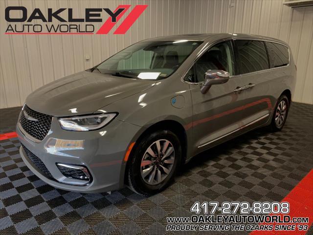 used 2022 Chrysler Pacifica Hybrid car, priced at $27,440