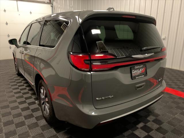 used 2022 Chrysler Pacifica Hybrid car, priced at $27,440