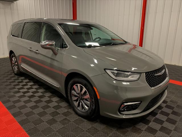 used 2022 Chrysler Pacifica Hybrid car, priced at $27,440