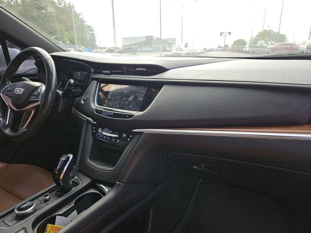 used 2021 Cadillac XT5 car, priced at $22,973