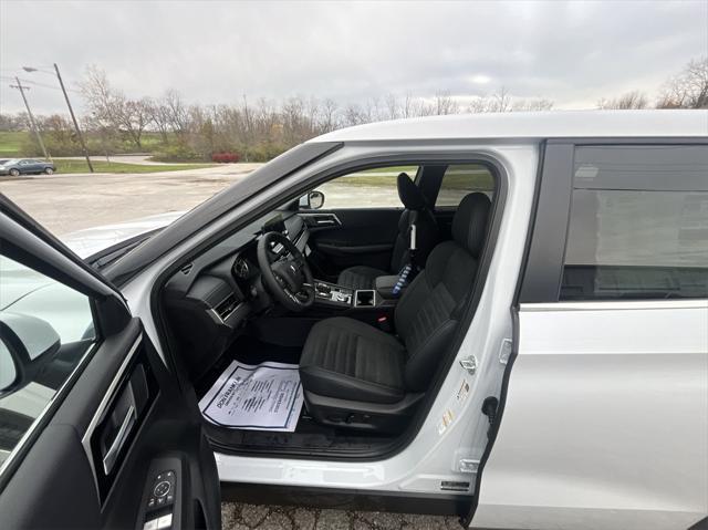 new 2024 Mitsubishi Outlander car, priced at $32,267