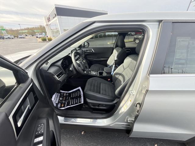 new 2024 Mitsubishi Outlander car, priced at $30,000