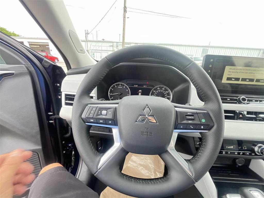new 2025 Mitsubishi Outlander car, priced at $32,967