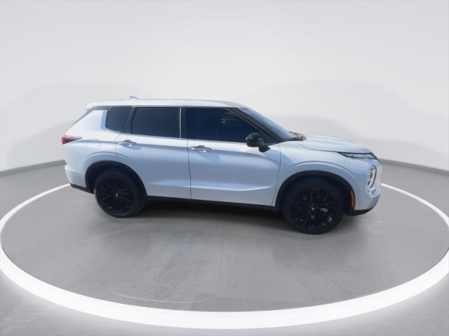 new 2024 Mitsubishi Outlander car, priced at $32,367