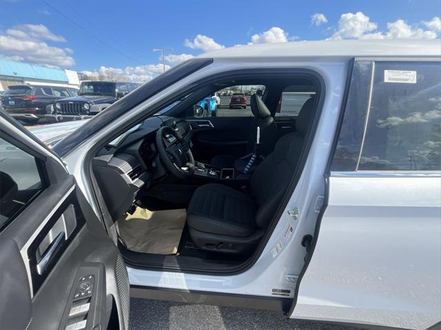 new 2024 Mitsubishi Outlander car, priced at $32,367