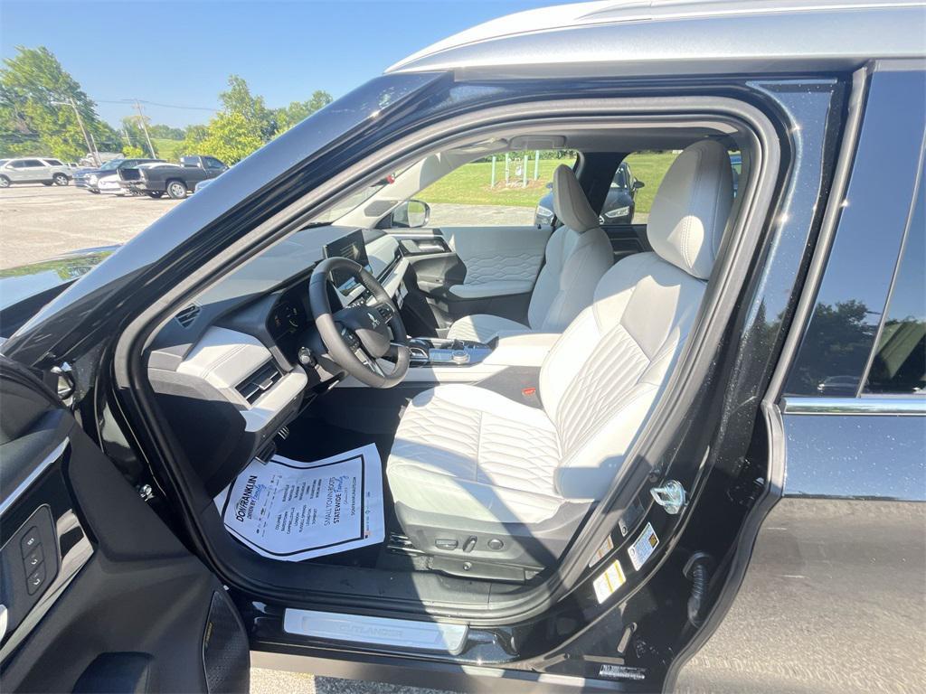 new 2025 Mitsubishi Outlander car, priced at $41,967