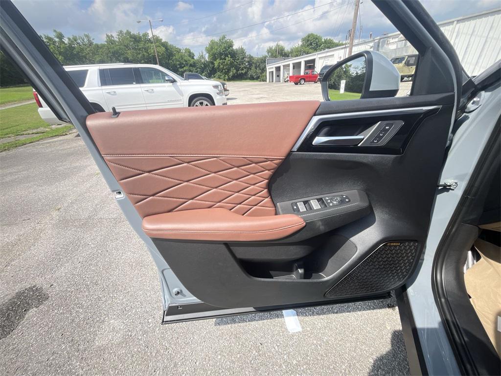 new 2025 Mitsubishi Outlander car, priced at $42,000