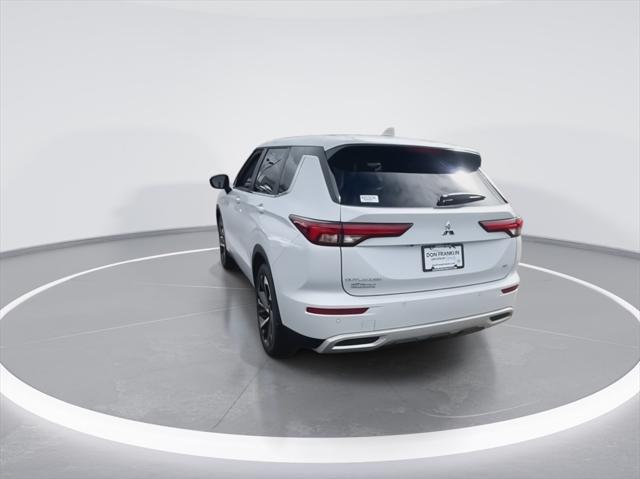 new 2024 Mitsubishi Outlander car, priced at $32,000