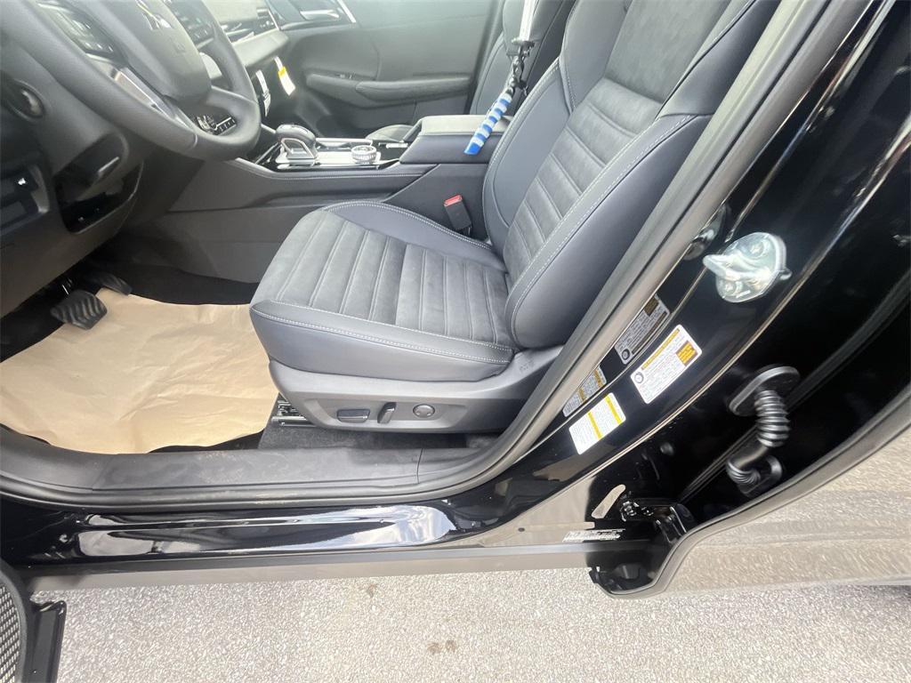 new 2025 Mitsubishi Outlander car, priced at $33,500