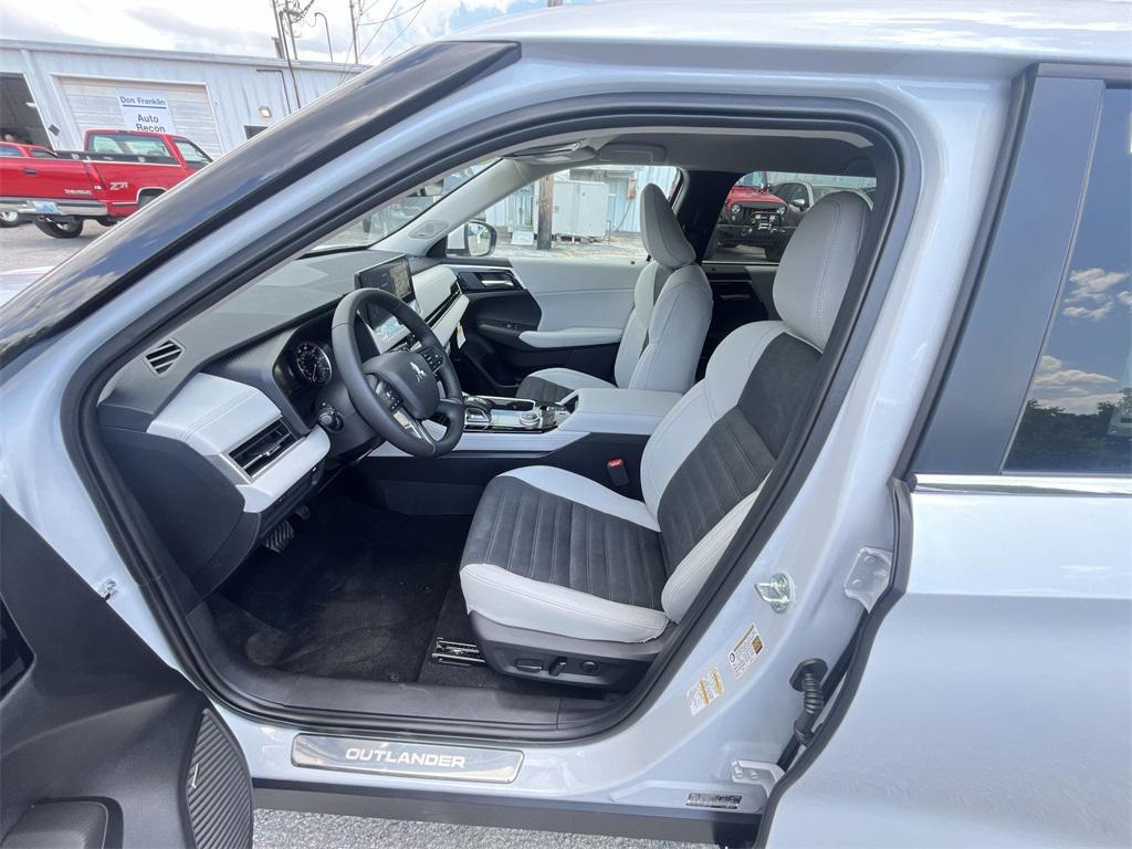 new 2025 Mitsubishi Outlander car, priced at $32,500