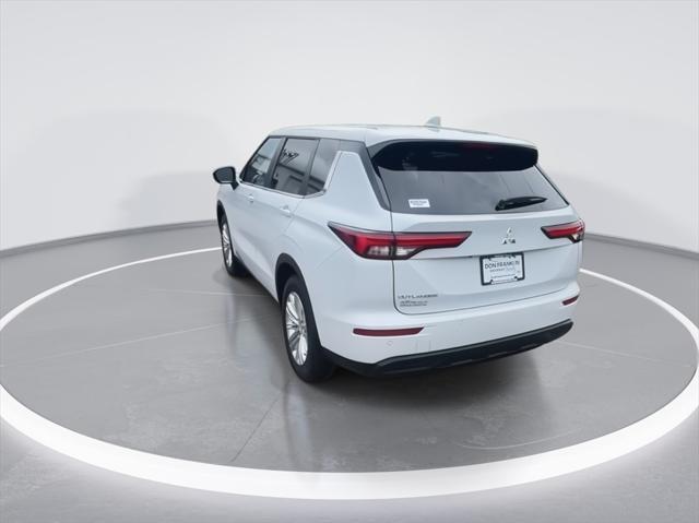 new 2024 Mitsubishi Outlander car, priced at $30,717