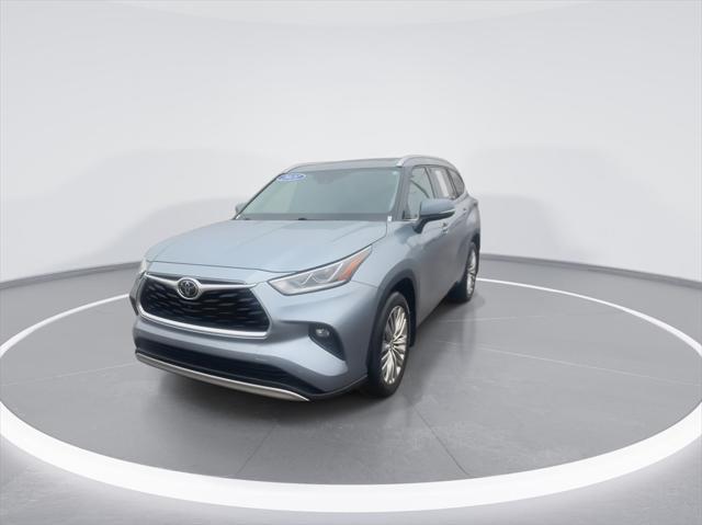 used 2021 Toyota Highlander car, priced at $35,110