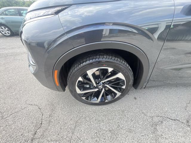 new 2024 Mitsubishi Outlander car, priced at $33,367