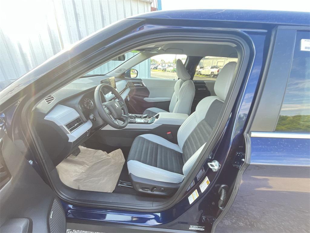 new 2025 Mitsubishi Outlander car, priced at $31,967