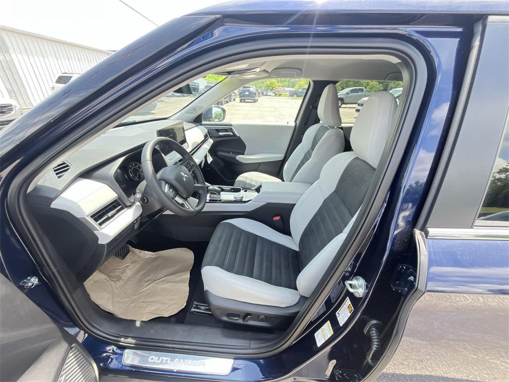 new 2025 Mitsubishi Outlander car, priced at $34,000
