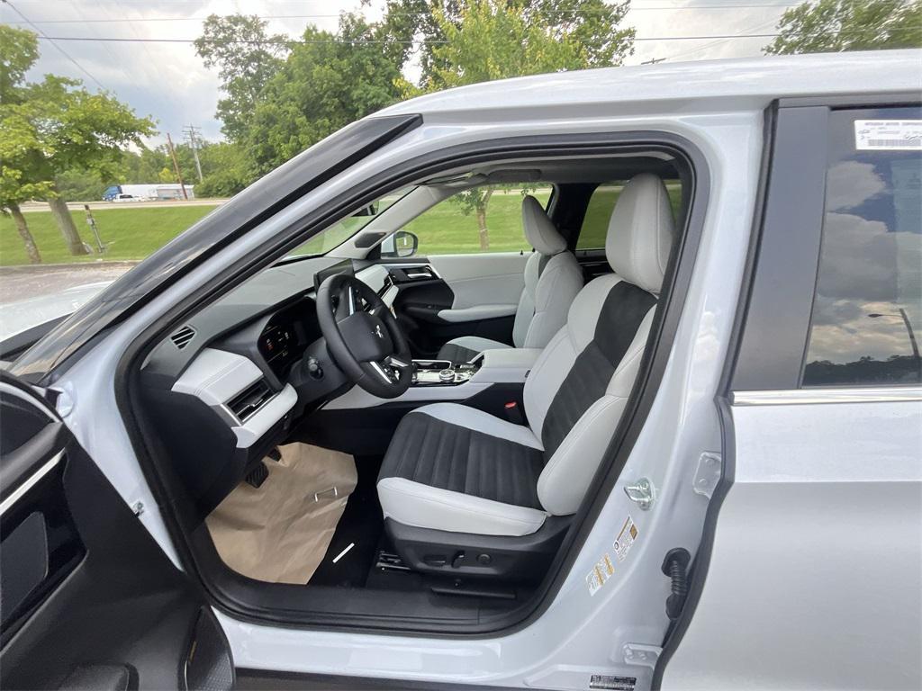 new 2025 Mitsubishi Outlander car, priced at $33,767