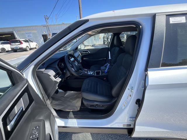 new 2024 Mitsubishi Outlander car, priced at $31,967