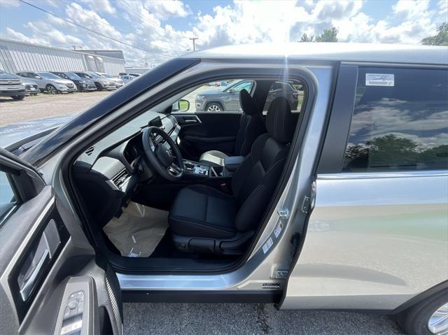 new 2024 Mitsubishi Outlander car, priced at $27,317